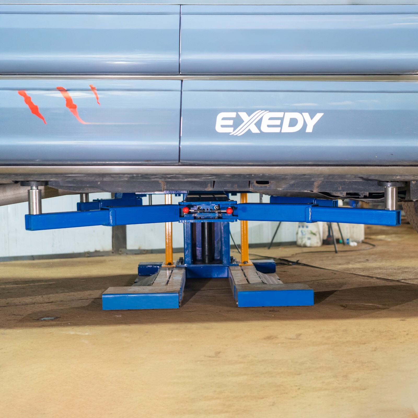 6,200 lb Single Post Lift Portable Electro-Lock