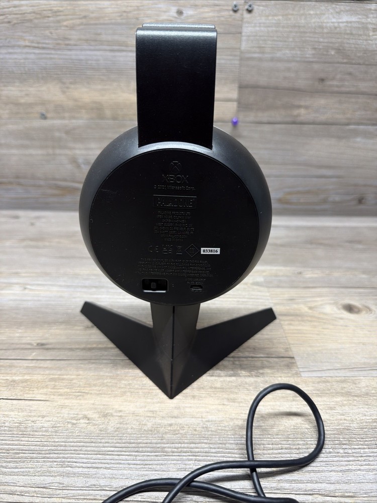 Official XBOX Microsoft Light Up Headphone Stand. Includes USB C Cable