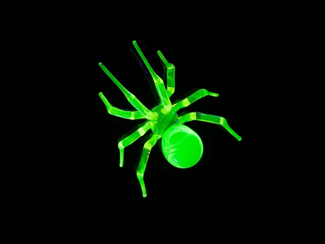 Uranium Glass Spider Figurine – Glowing Green Lampwork Spider – Handmade Gothic