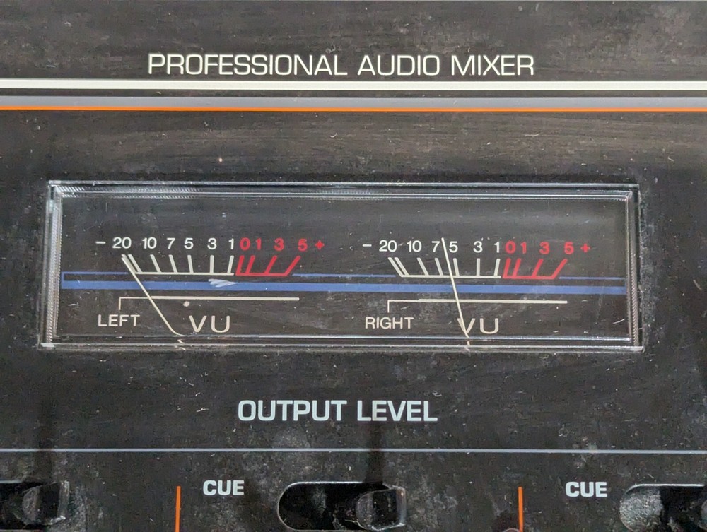 DJ Lineartech Professional Mixer E-320 Equalizer Talk over 4CH 3Phono One Speak