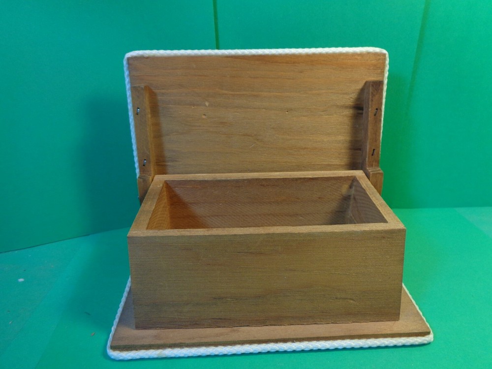 Flying Seagull Wooden Trinket Box, Nautical Pattern (Used/EUC)