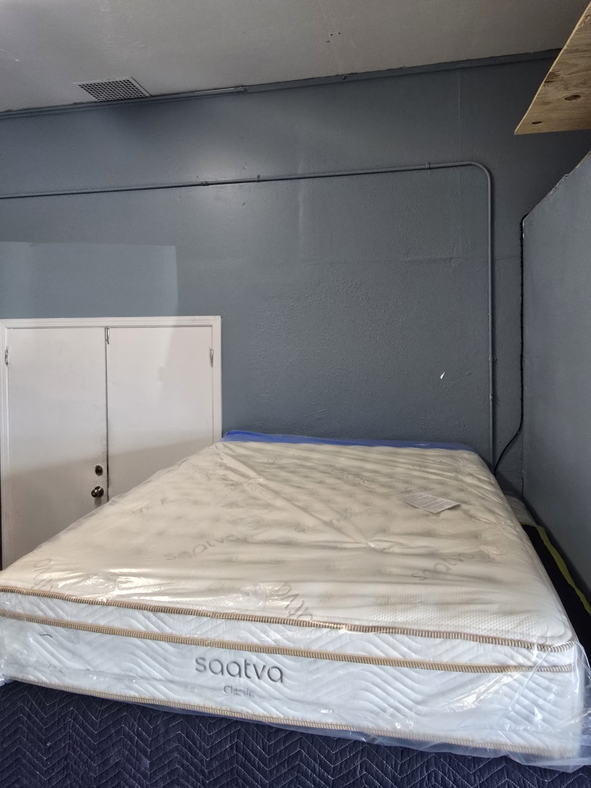 Saatva Classic 11.5 LUXURY FIRM Queen Size Mattress