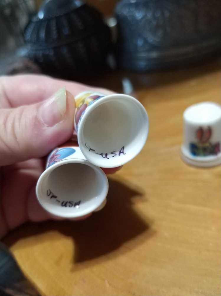 5 vintage 1980s Easter theme ceramic thimbles. Mixed lot.