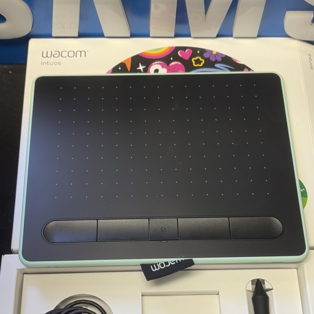 Wacom Intuos Graphics Tablet CTL4100WLE0 CTL-4100WL/E0-AX USB Bluetooth