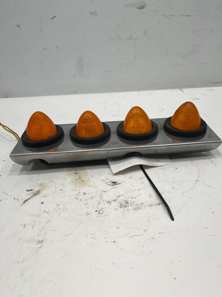 1989 Peterbilt 379 Marker Light (759-10513)