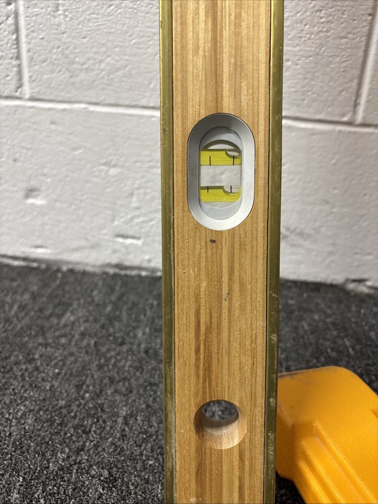 JOHNSON LEVEL & TOOL NO.748 4ft LEVEL WITH CASE