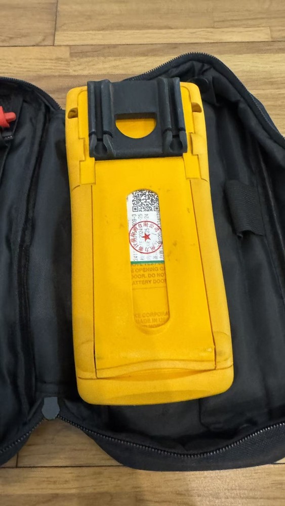 Fluke 724 Temperature Calibrator Fluke724