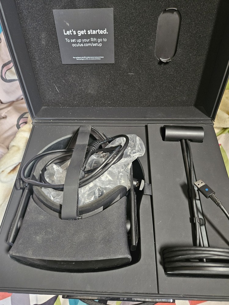 Oculus Rift CV1 VR Headset + Sensor No Controllers