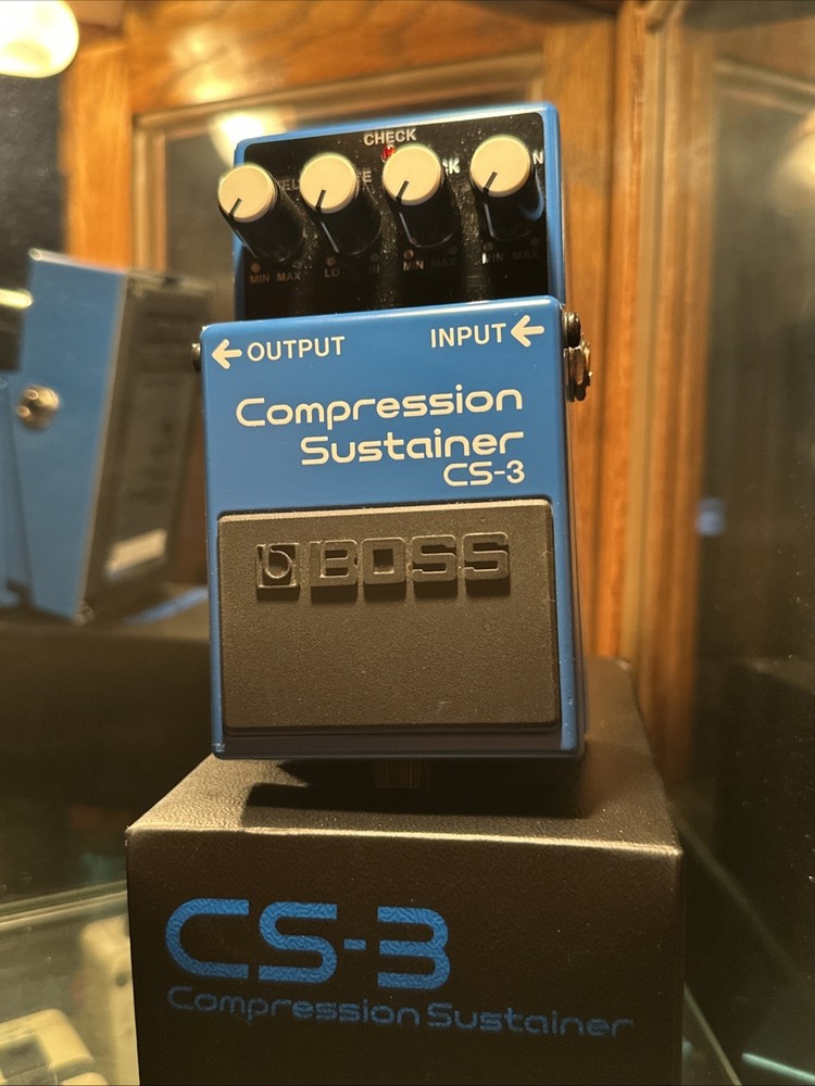 BOSS CS-3 Compression Sustainer Guitar Effects Pedal Open Box