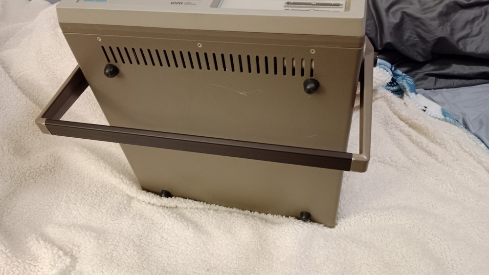 Tektronix 1220 Logic Analyzer