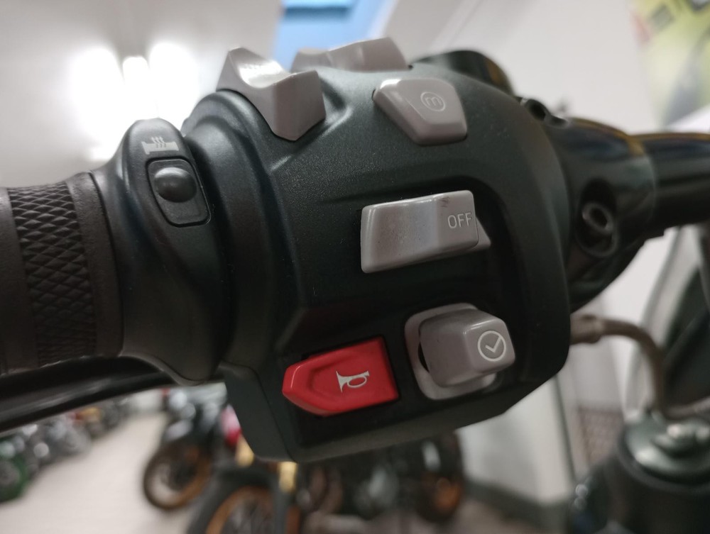 2021 TRIUMPH ROCKET 3 ROCKET 3 GT TRIPLE BLACK LEFT SWITCH GEAR