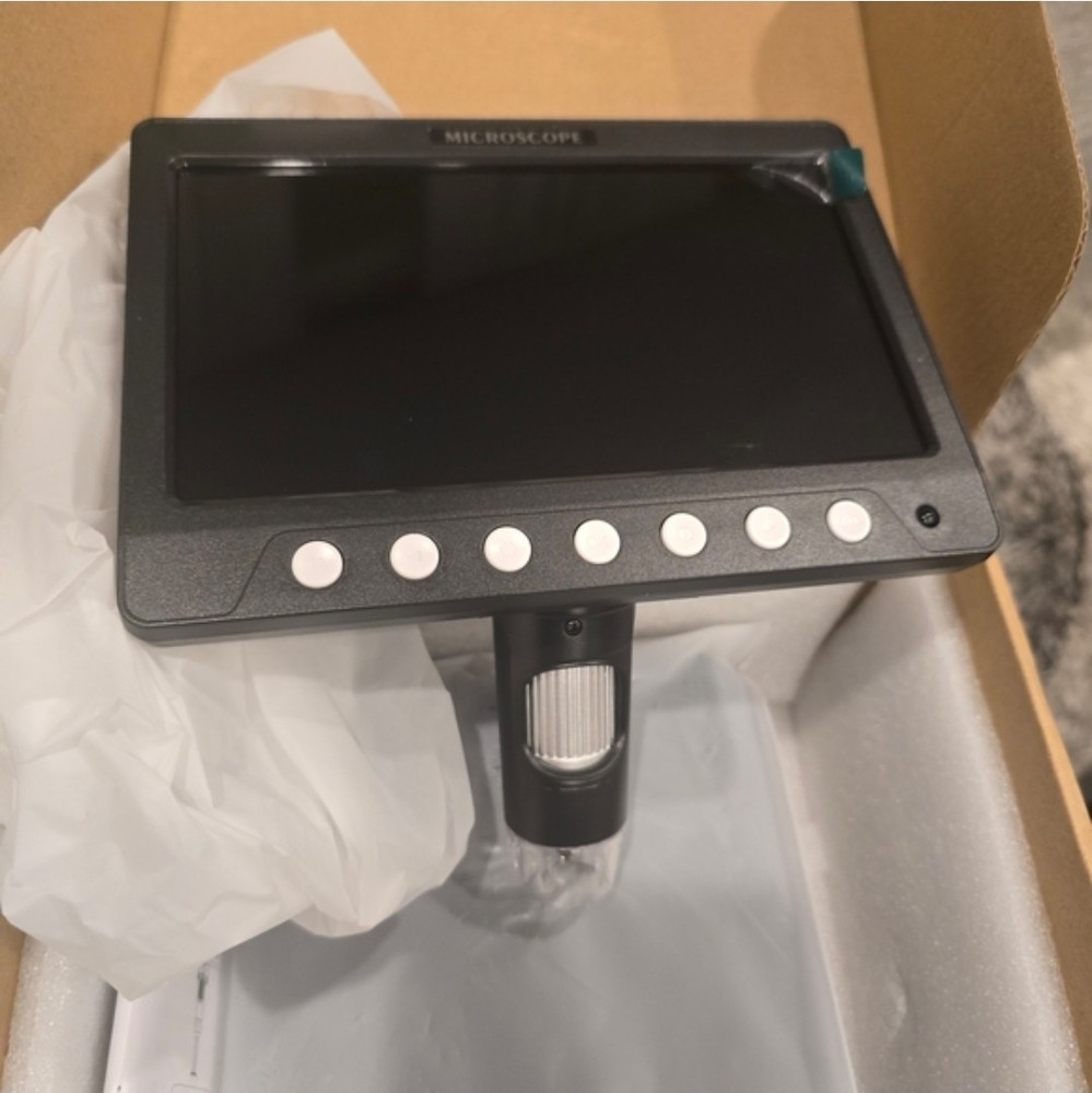 Digital Microscope with LCD Display for Inspection and Educational Use