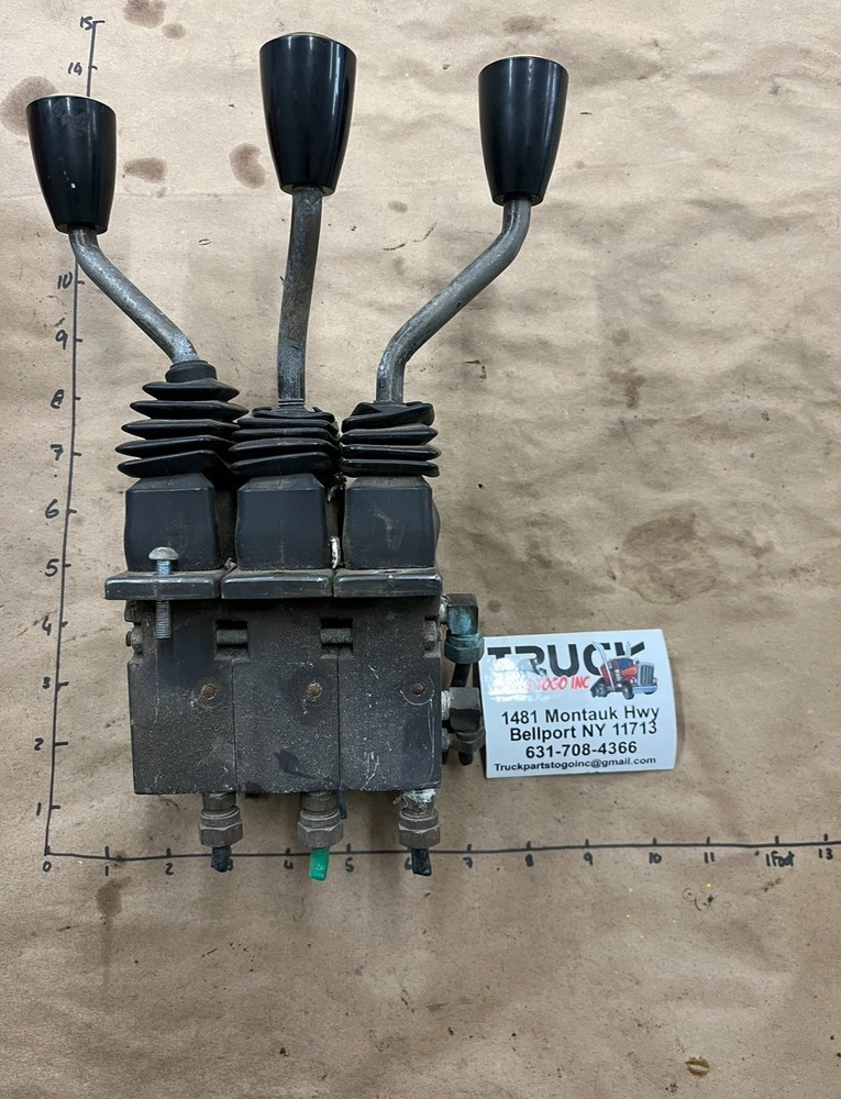 MACK RD TRIPLE HYDRAULIC CONTROL VALVE USED