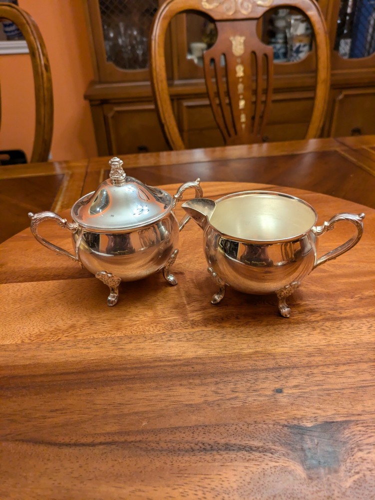 Leonard Silverplate Covered Sugar And Creamer Set