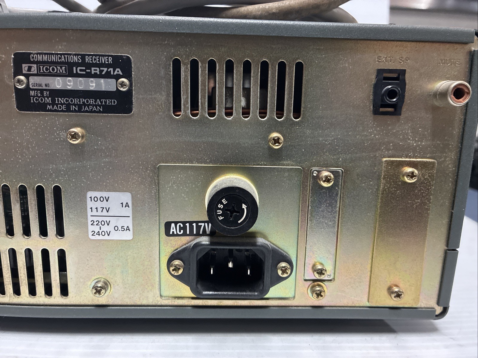 Icom IC-R71A Receiver Shortwave AM SSB CW Radio *CLASSIC DX MACHINE* w/MANUAL