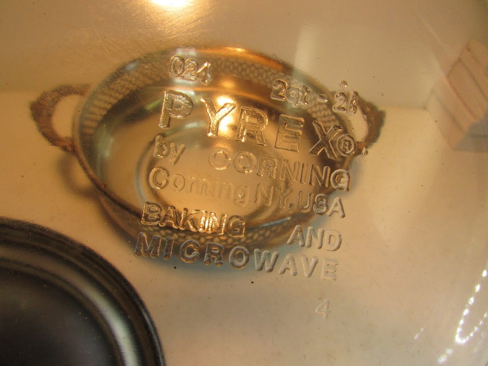 Vintage Sheffield silverplate pedestal 2 QT serving dish w/Pyrex insert