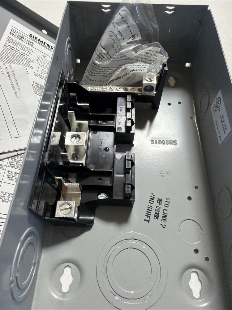 Siemens E0408ML1125SU 4 Space, 8 Circuit, 125-Amp, Main Lug, Surface Mount,