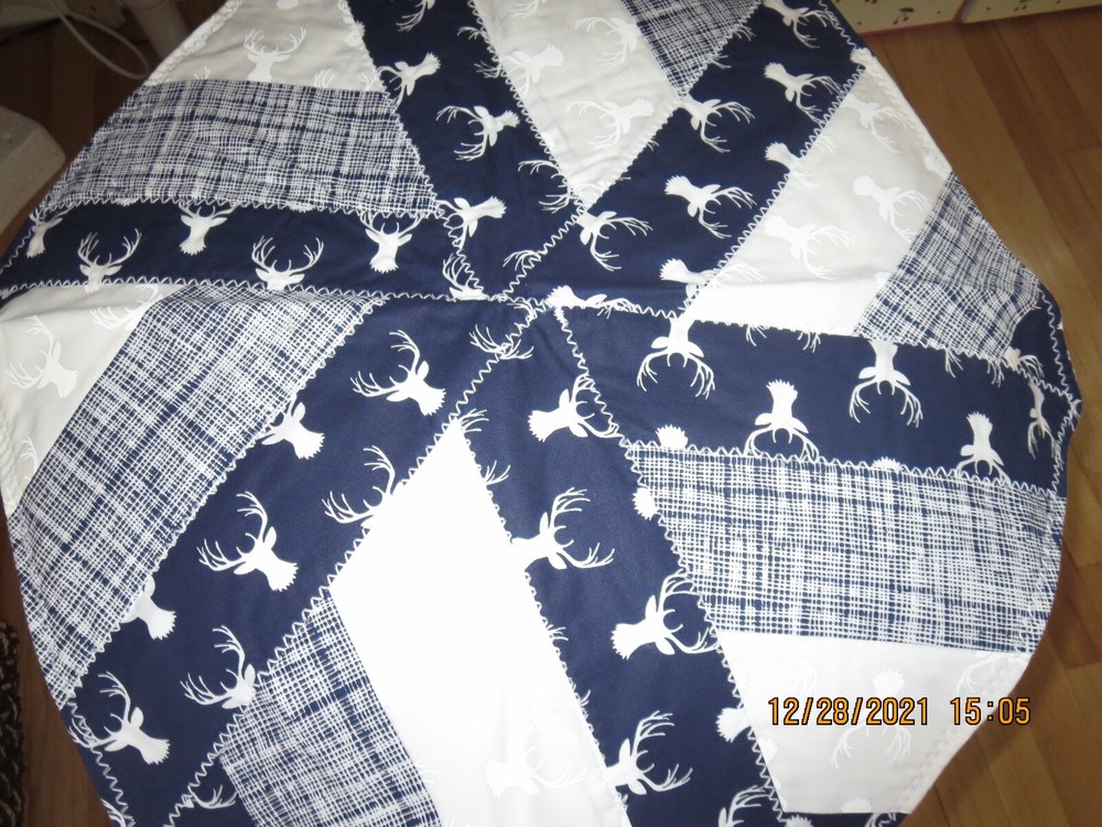 OCTAGONAL MACHINE QUILTED TOPPER--23"--DEER DESIGN---#Y21A-7