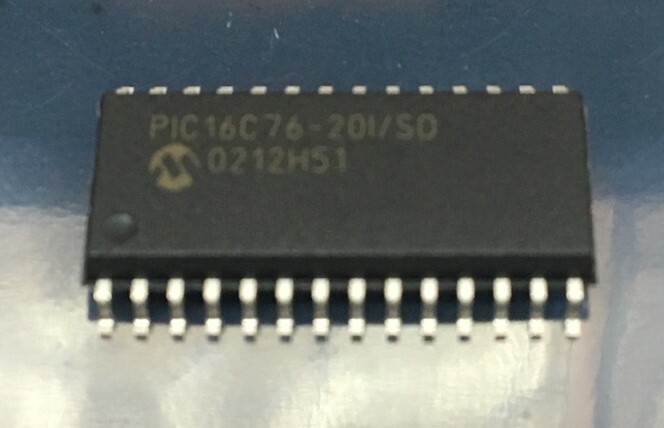 MICROCHIP PIC16C76-20I/SO MICROCONTROLLER, SO-28 PACKAGE, 5 PIECES