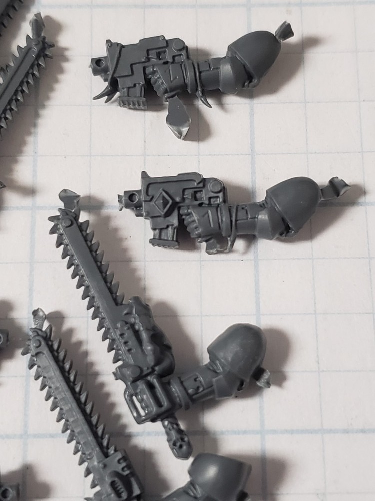 Warhammer 40k Space Wolves Bits Blood Claws Chainsword & Bolt Pistol x4 Set