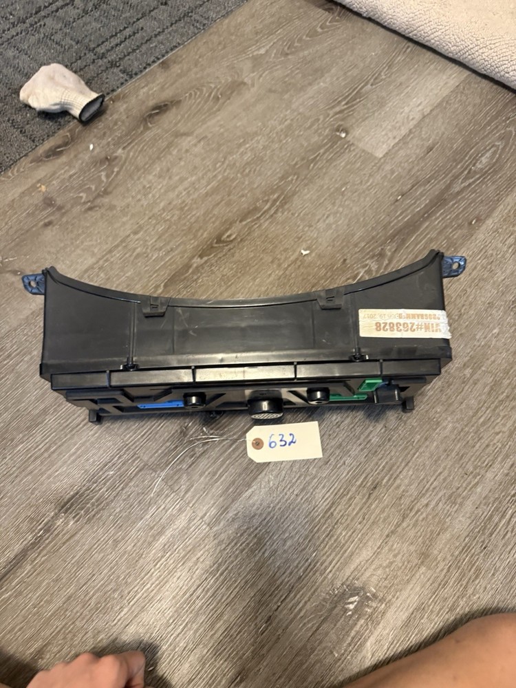 VOLVO VNL DASH GAUGE PANEL CLUSTER 22805590
