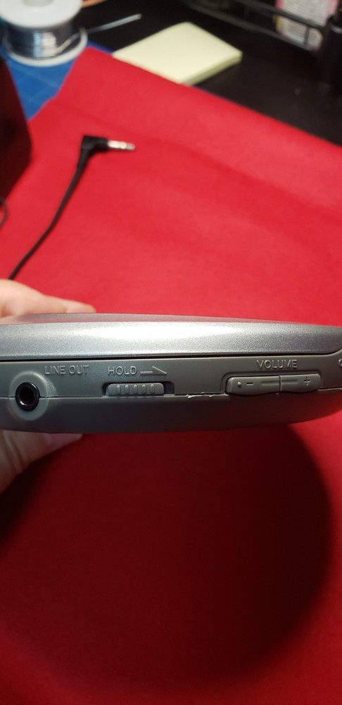 SONY D-E666 silver CD Walkman Portable CD Player From Japan Used