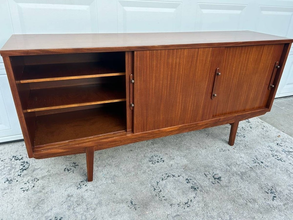 Mid Century Modern Credenza/Sideboard/Buffet