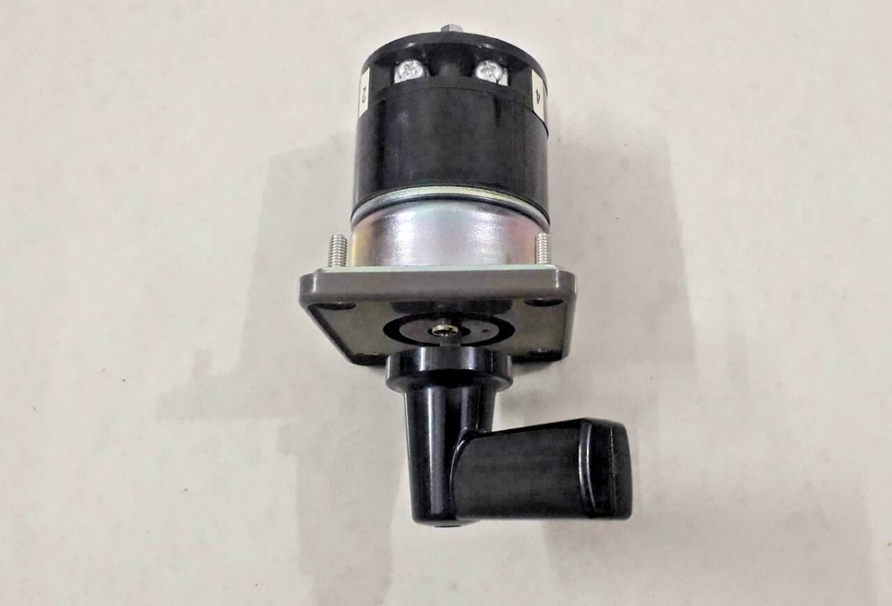 IDEC UCQ-129-L12-P1B SWITCH NEW