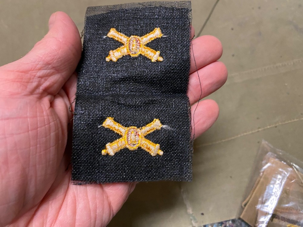 ORIGINAL WWII US ARMY CLASS A JACKET & SHIRT SEW ON "ARTILLERY" OFFICER INSIGNIA