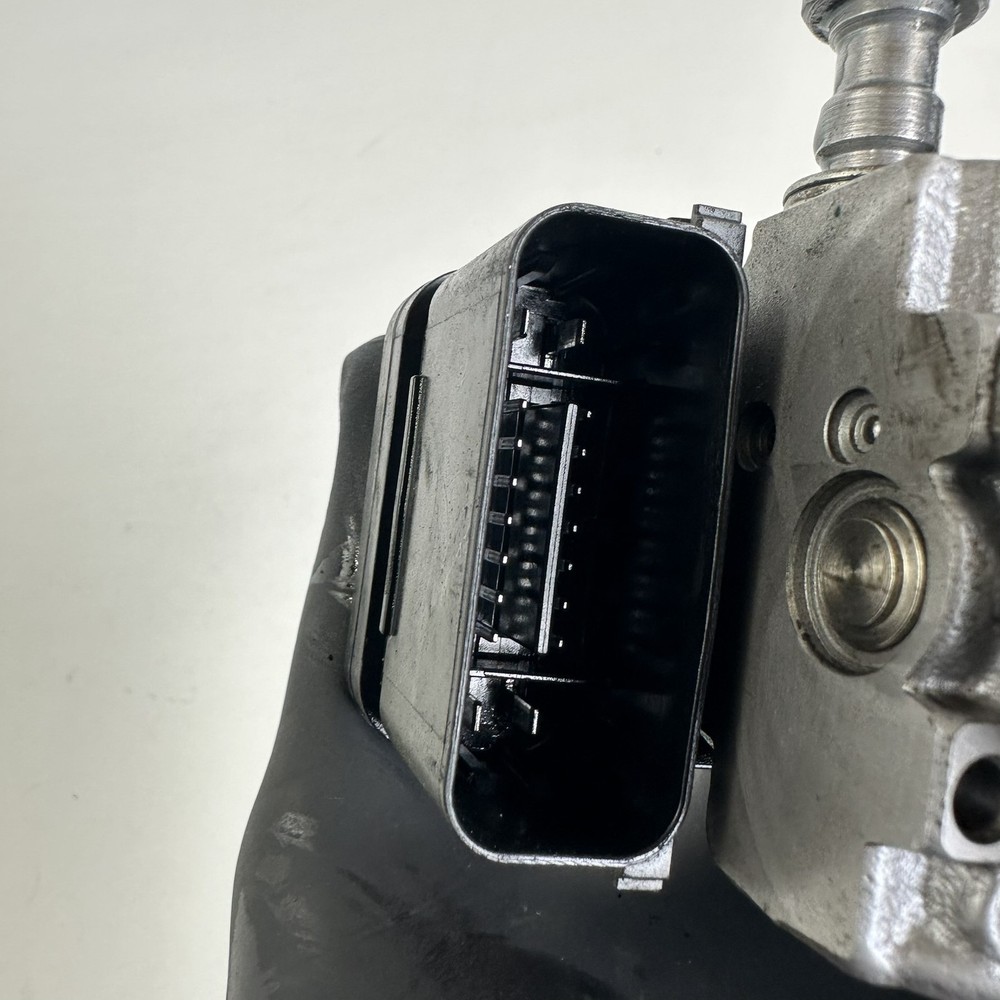 Triumph Trident 660 2022 ABS pump modulator controller block unit T2022849