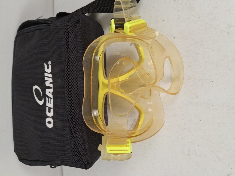 Snorkeling Mask And Case Oceanic