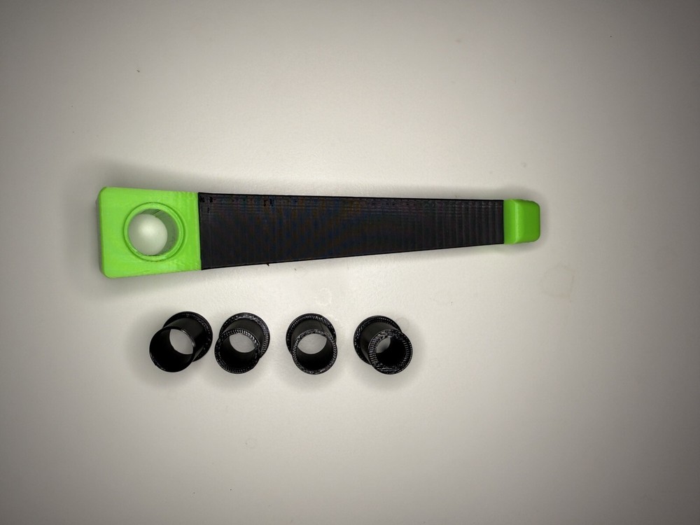 Headrest bow hanger with rubber insert