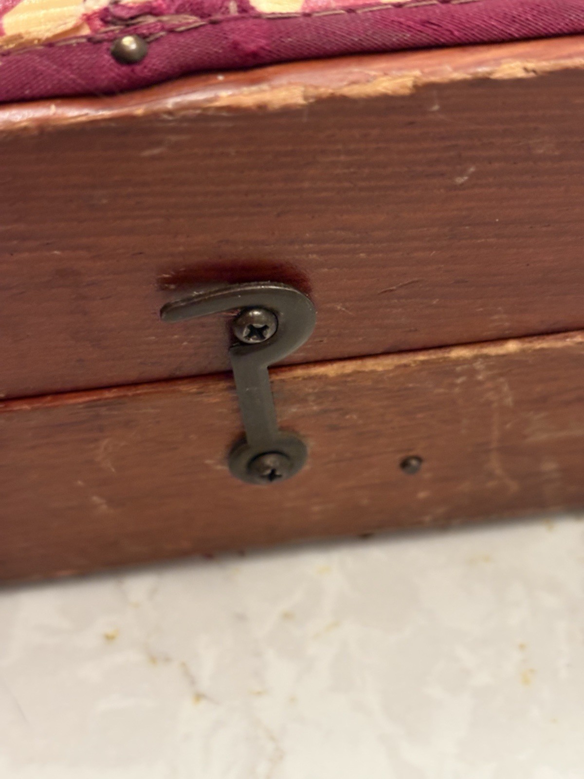 Vintage Case Full Of Wooden Spools Of Thread