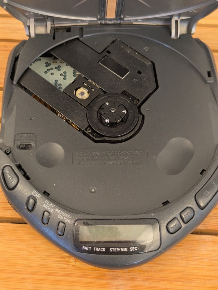 Sony Discman ESP D-E301 Compact Disc Player Portable CD Digital Mega Bass