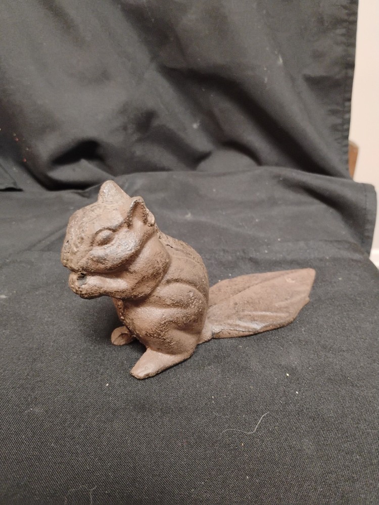 Comfy Hour Cast Iron Squirrel Door Stopper