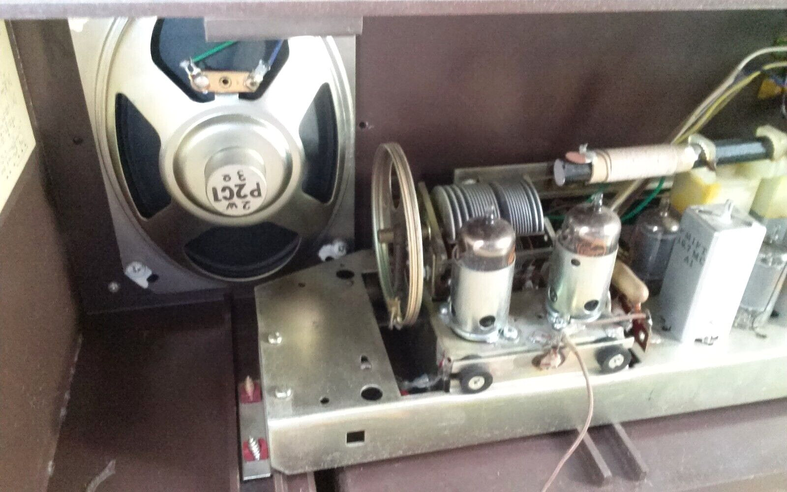 Vintage Lloyd's TM-821A High Fidelity AM/FM Tube Radio