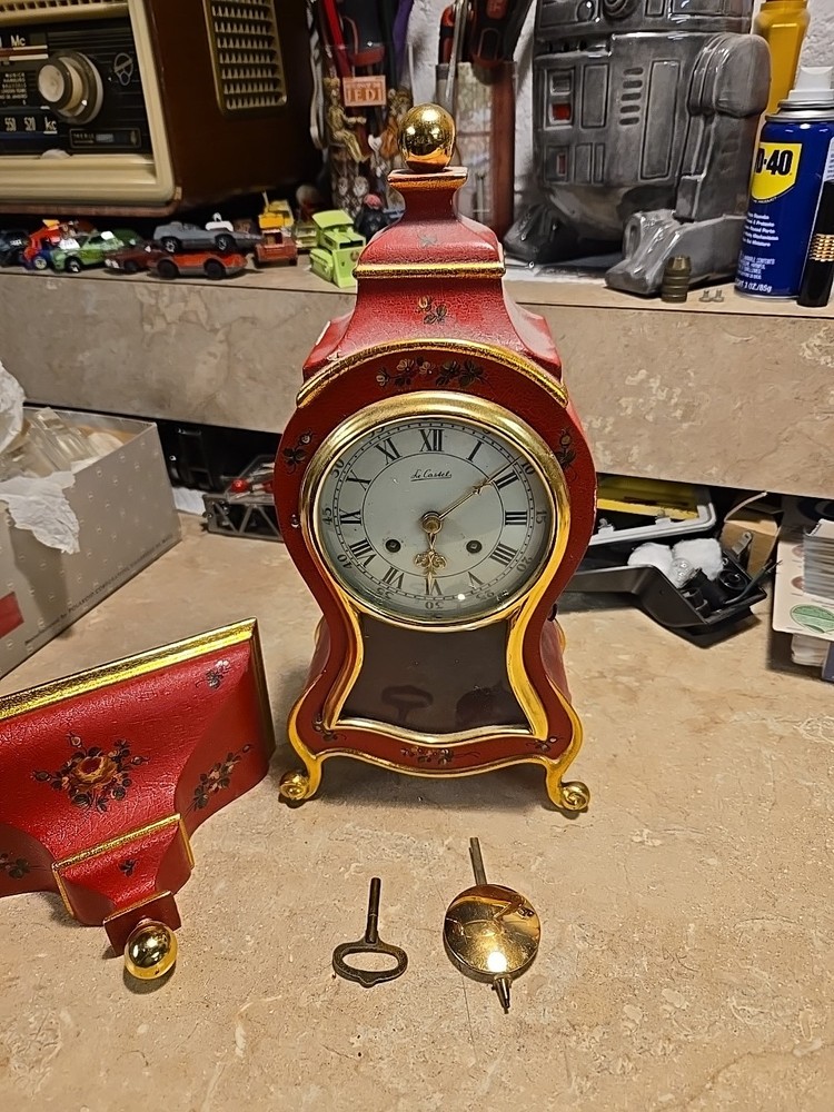 Le Castel Gold colored 10" Mantle clock - needs work - AS IS