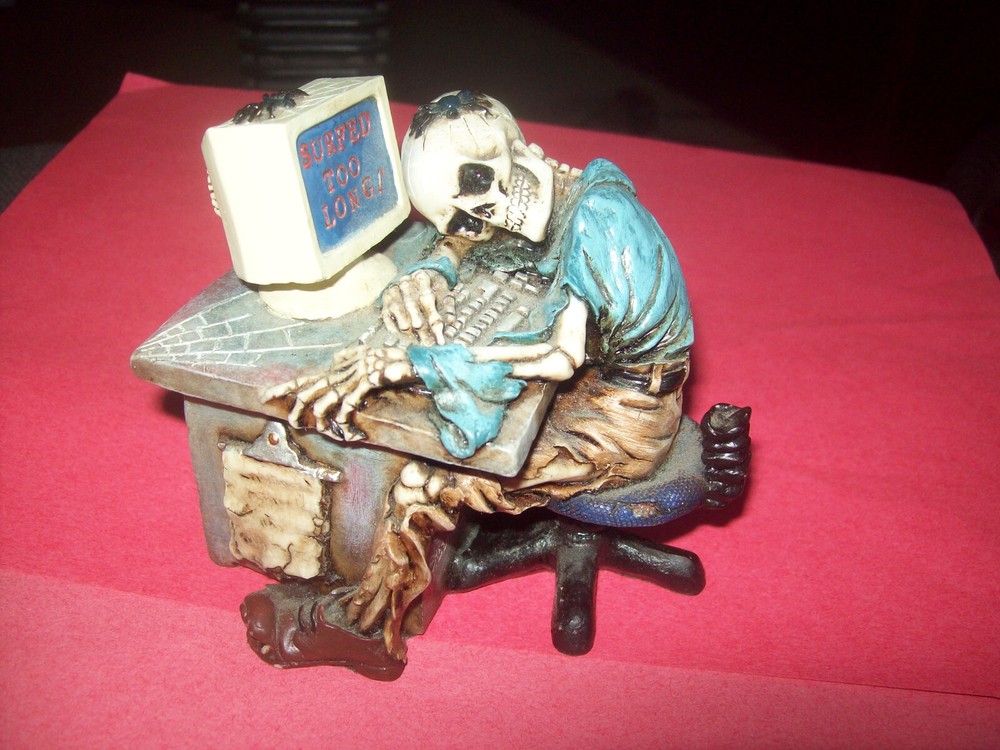 1999 WU SKELETON AT COMPUTER- SURFED TOO LONG- FIGURINE STATUE