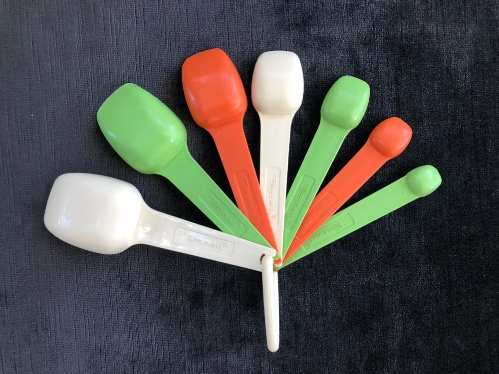 Vintage TUPPERWARE 7 Pc MEASURING SPOONS w/D Ring~COMPLETE SET~Nesting~RETRO~VGC