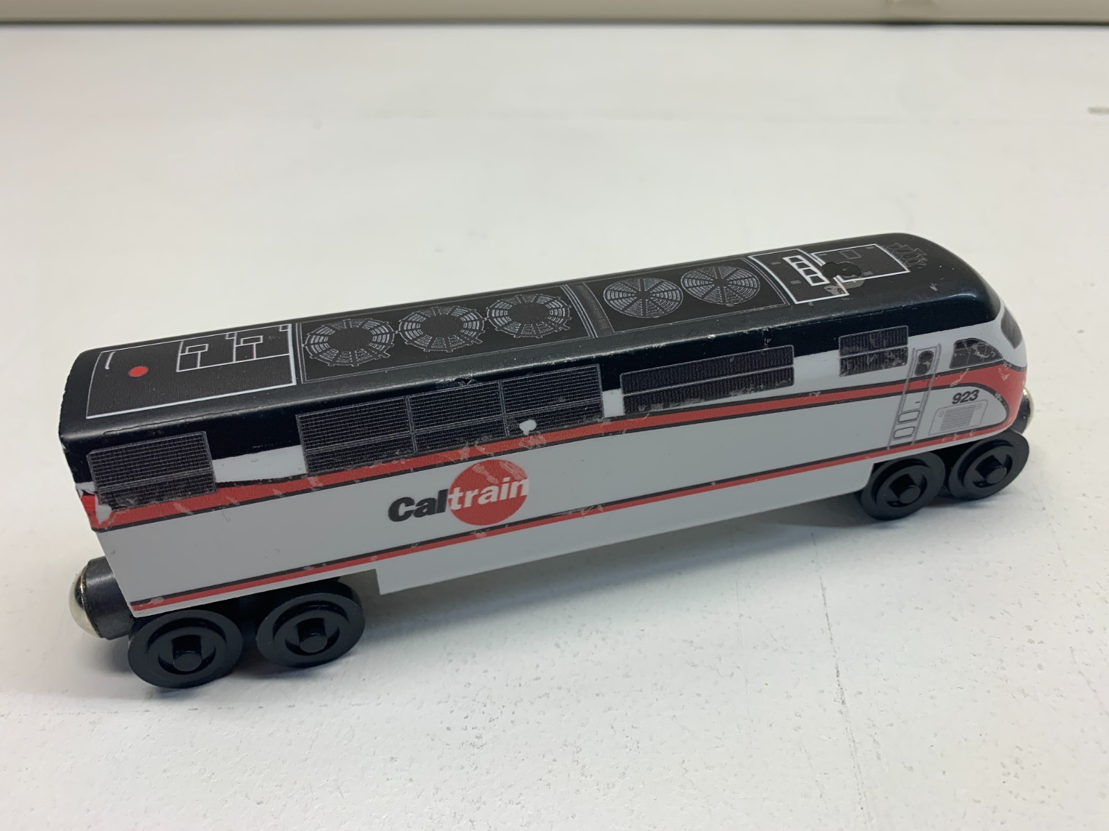 Wooden Whittle Shortline Railroad CALTRAIN 923 Commuter MP36 Locomotive Engine