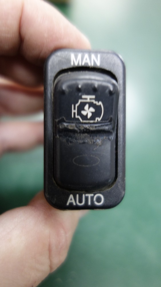 PETERBILT SWITCH, ENGINE OVER RIDE MAN , AUTO   16-09121-7C8EVU2H11