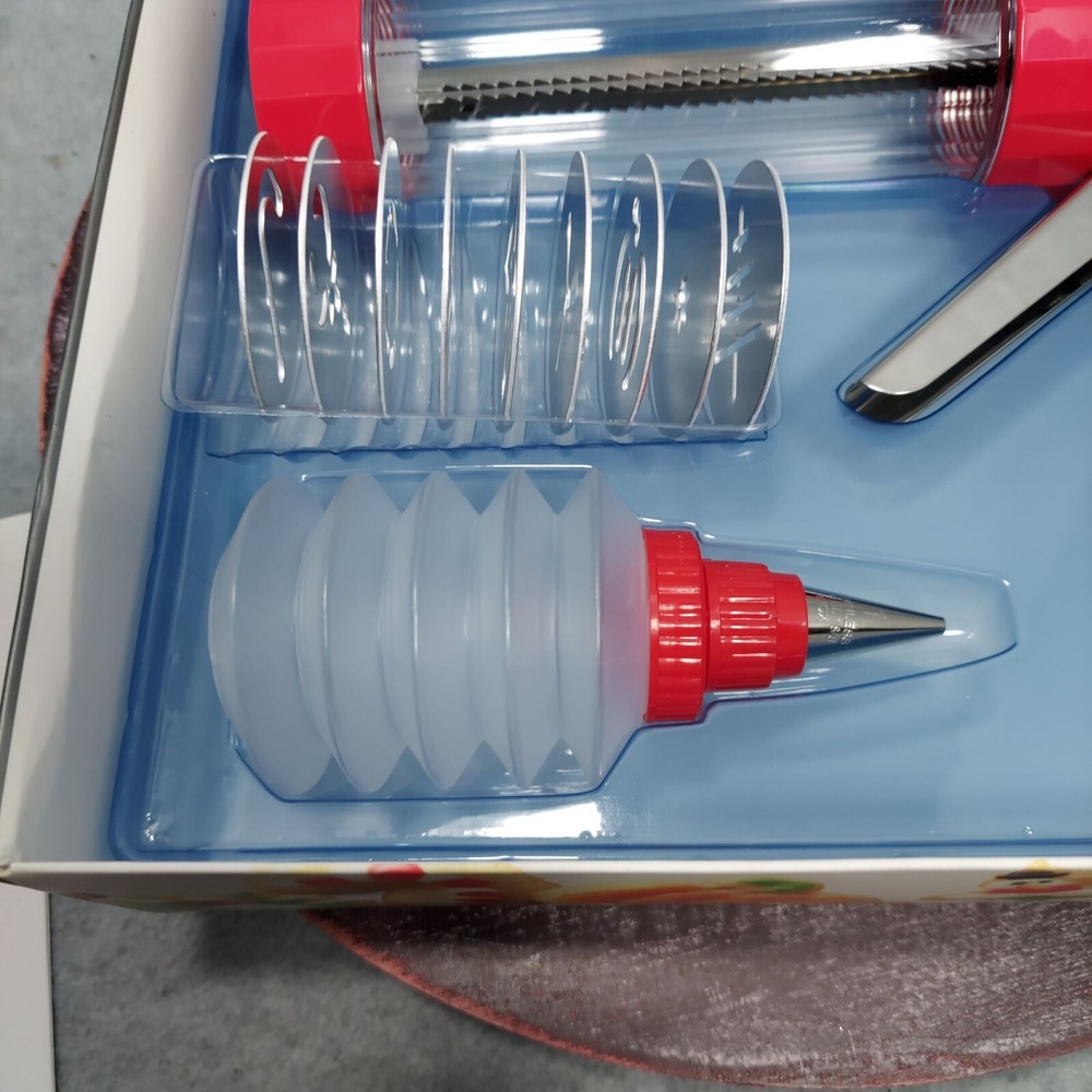 Kuhn Rikon Cookie Press Set With Disc Designs & Decorating Bottle Missing 1 Disc