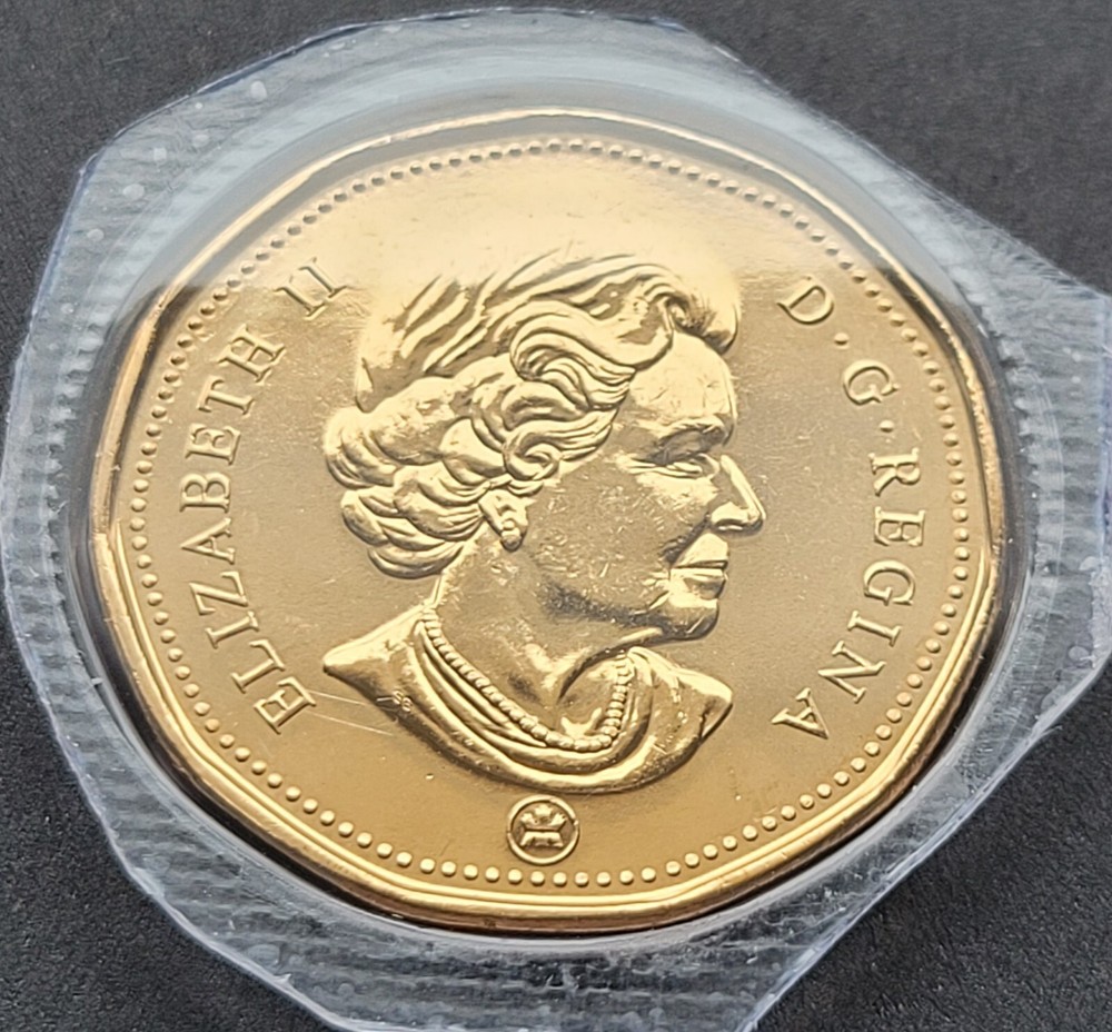 ***  CANADA   LOONIE  2012  OLD  VERSION  *** SEALED  FROM  MINT  SET  ***