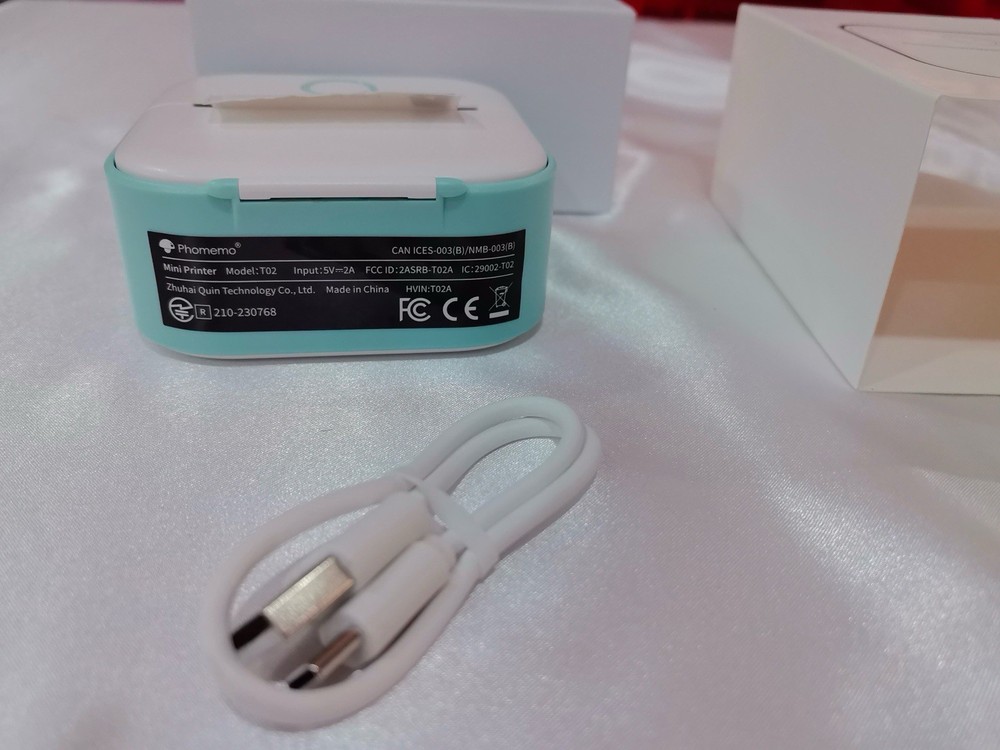 Phomemo T02 Bluetooth Thermal Label Printer Black & White Mint Green/White