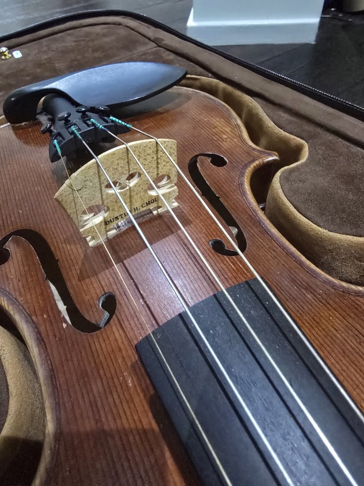Universal 3/4 Student Violin KUN-Made in Canada