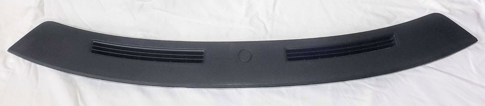 05-10 Chrysler 300 Upper Dash Defroster Panel Trim