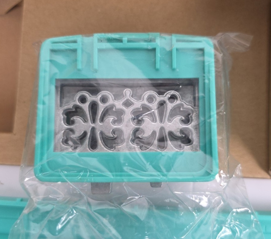 OMFL Creative Memories Border Maker System Bundle with 4 Cartridges Retired NIB!