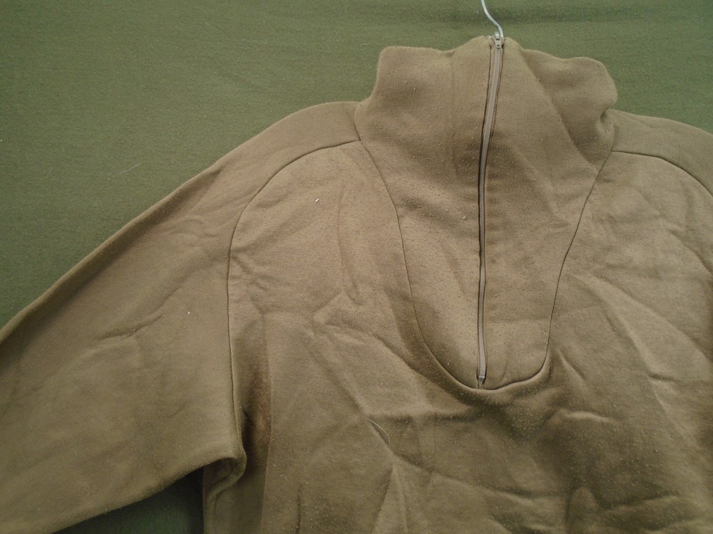US Military Polypropylene Cold Weather Undershirt Polypro Size Medium 1997 295-C