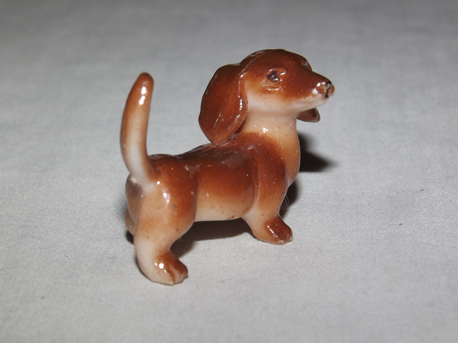 VINTAGE TOY 1960S HAND PAINTED PLASTIC MINI DOG DACHSUND