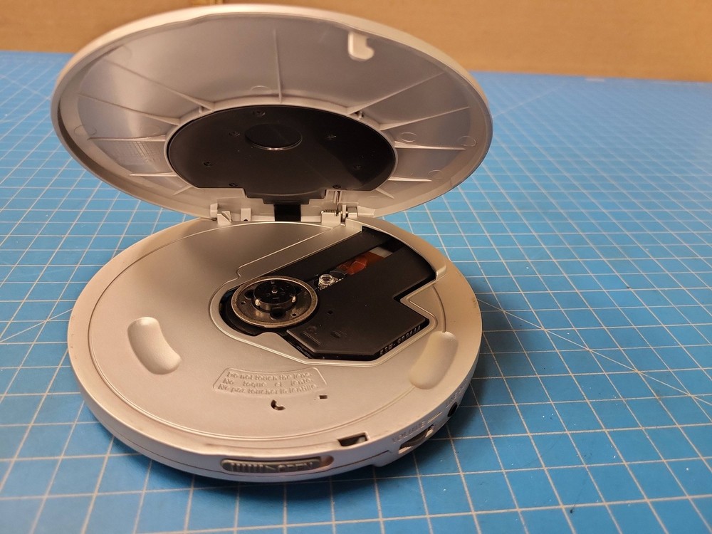 Durabrand CD-56 Portable Compact Disc Player Programmable Repeat Play Audio